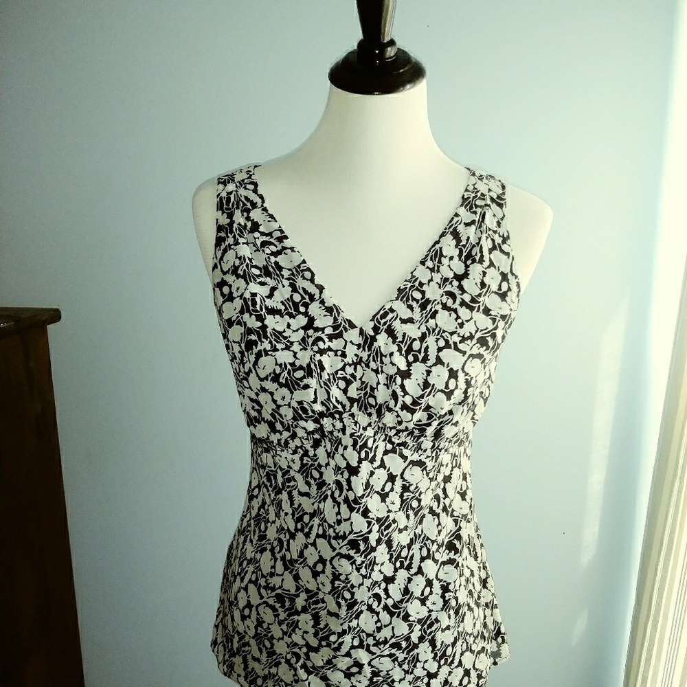 Ann Taylor Sleeveless Black and White Floral top